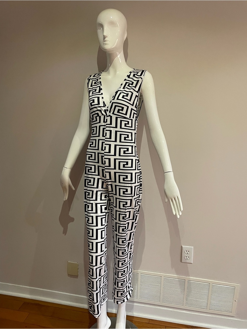 Sleeveless V-Neck Geometric Jumpsuit in Black & White